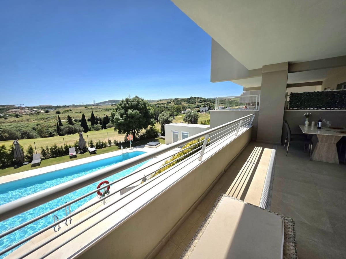2 bedroom Apartment for sale in Estepona with pool garage - € 593,000 (Ref: 9860870)