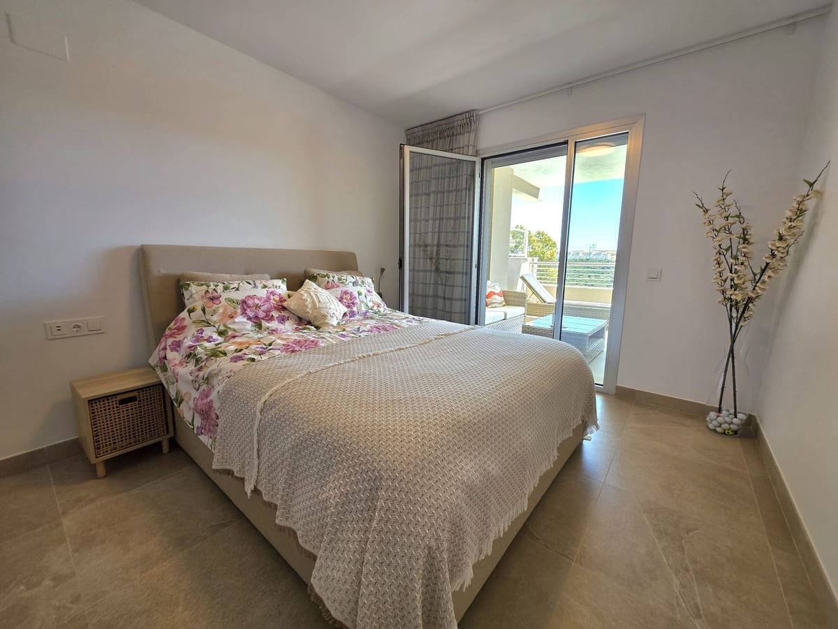 2 bedroom Apartment for sale in Estepona with pool garage - € 593,000 (Ref: 9860870)