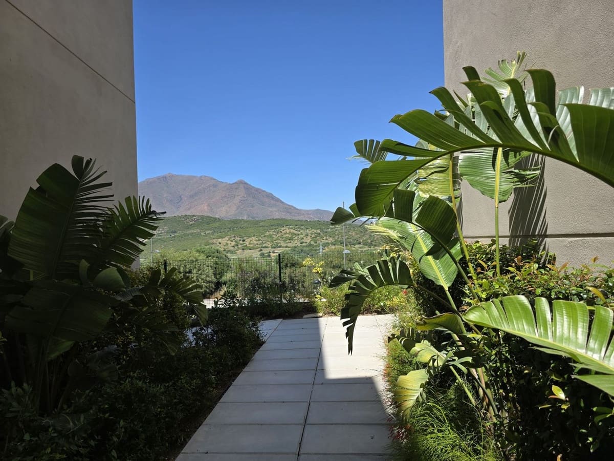 2 bedroom Apartment for sale in Estepona with pool garage - € 593,000 (Ref: 9860870)