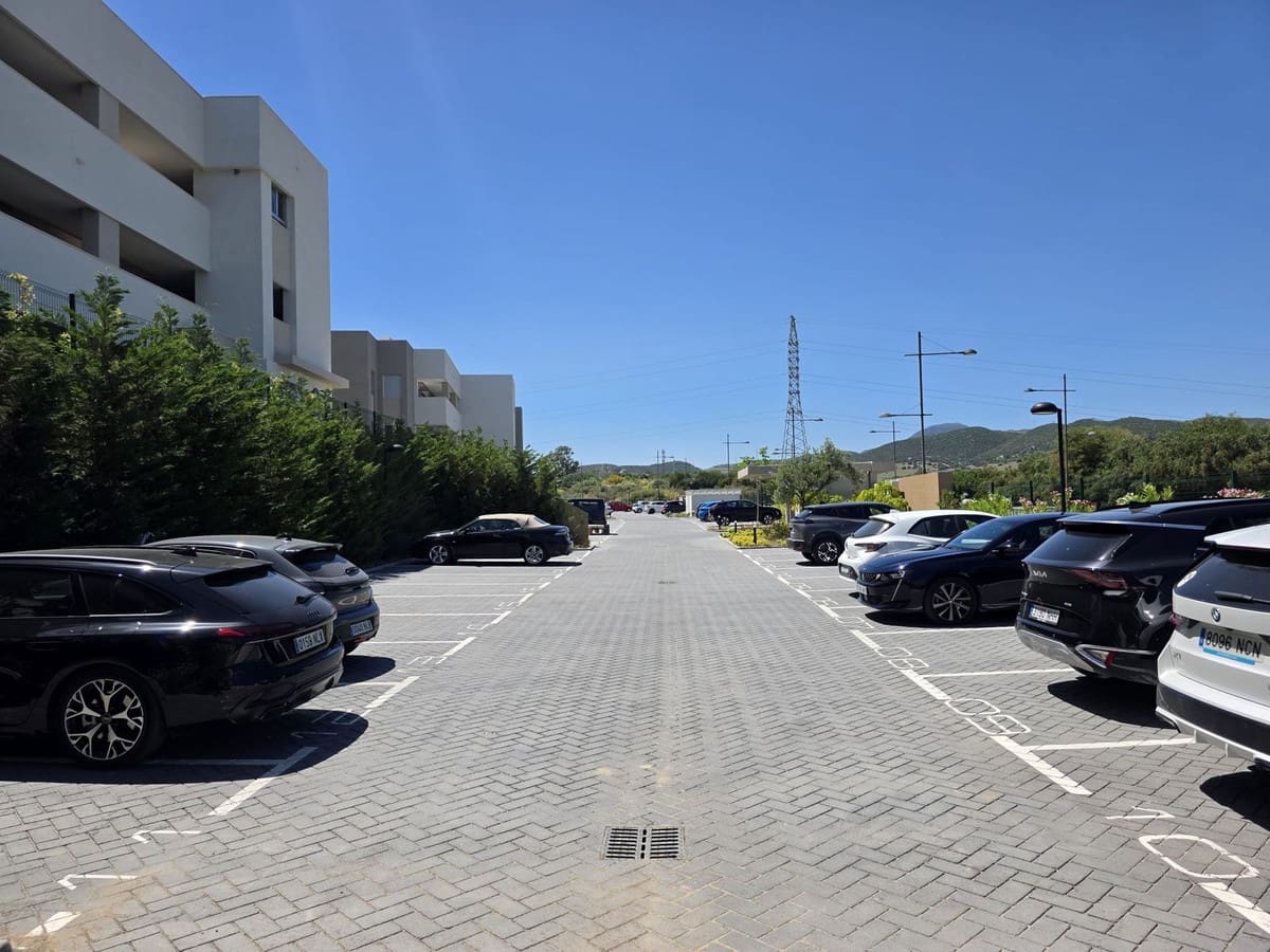 2 bedroom Apartment for sale in Estepona with pool garage - € 593,000 (Ref: 9860870)