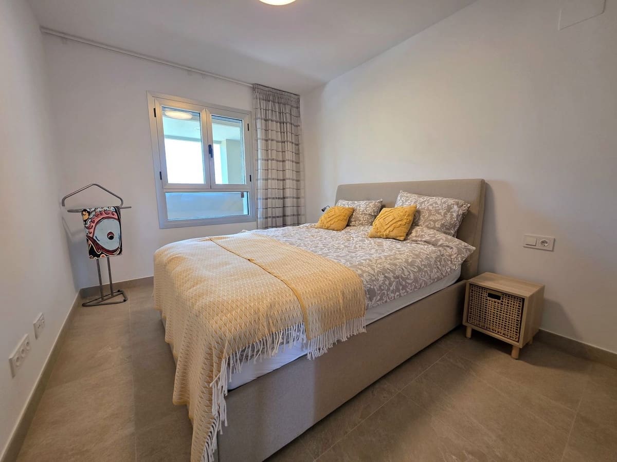 2 bedroom Apartment for rent in Estepona with pool garage - € 2,495 (Ref: 9860871)
