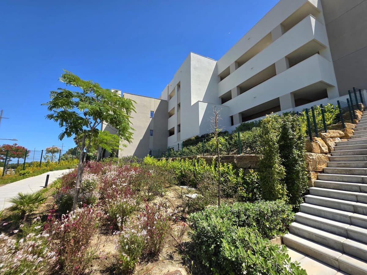 2 bedroom Apartment for rent in Estepona with pool garage - € 2,495 (Ref: 9860871)