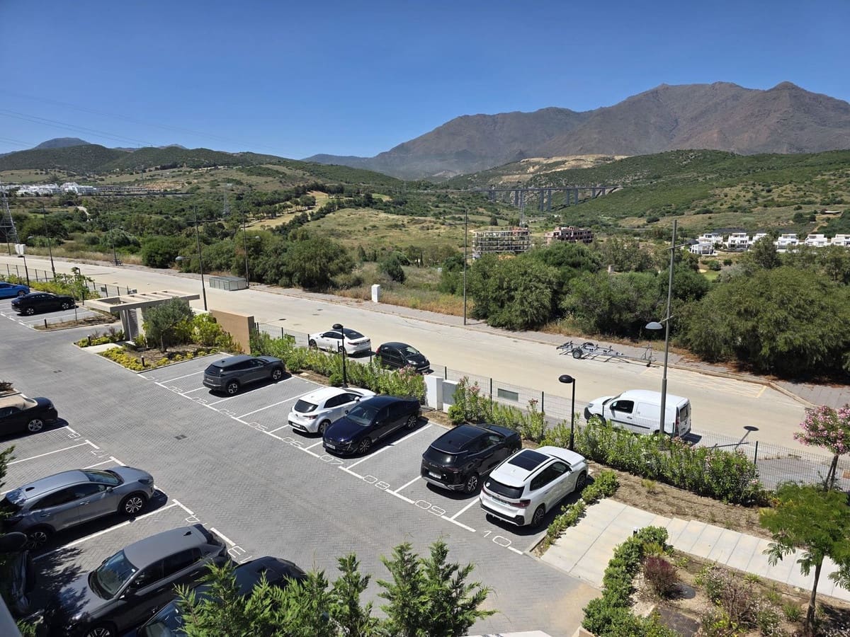 2 bedroom Apartment for rent in Estepona with pool garage - € 2,495 (Ref: 9860871)