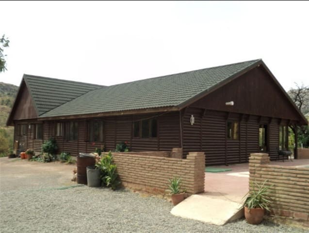 3 soveværelse Villa til salg i Ardales med swimmingpool garage - € 475.000 (Ref: 9874034)