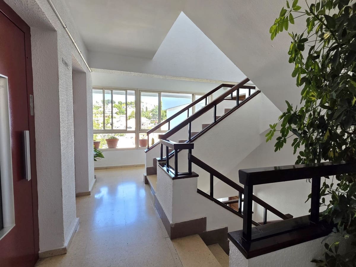 3 slaapkamer Penthouse te koop in Nueva Andalucia met zwembad garage - € 345.000 (Ref: 9880315)