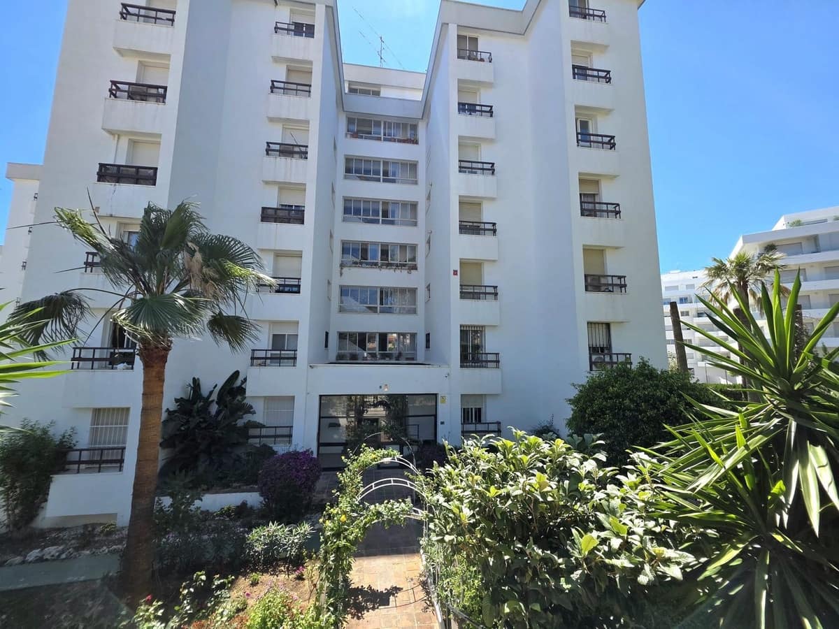 3 slaapkamer Penthouse te koop in Nueva Andalucia met zwembad garage - € 345.000 (Ref: 9880315)