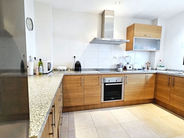 2 slaapkamer Appartement te koop in Los Monteros, Marbella met zwembad garage - € 525.000 (Ref: 9895444)