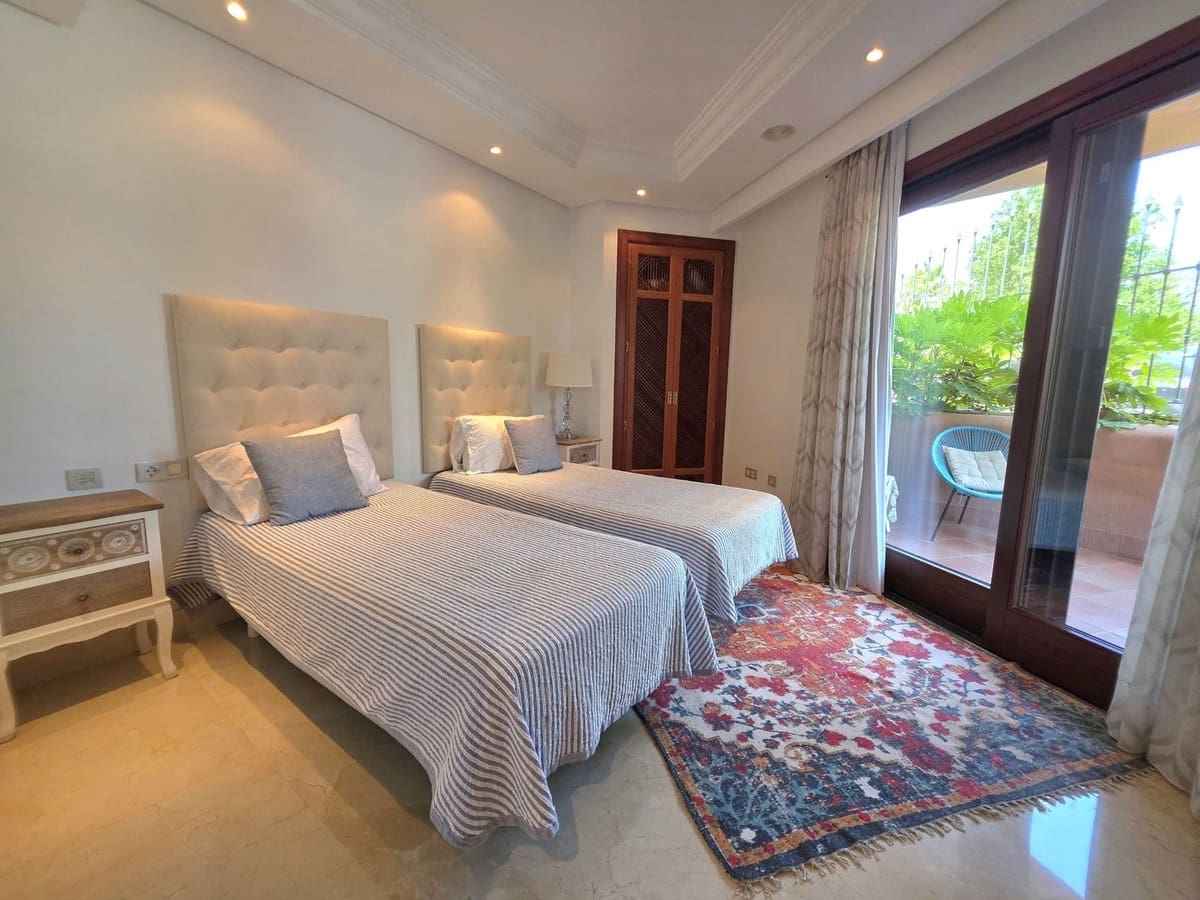 3 quarto Apartamento para venda em New Golden Mile com piscina garagem - 825 000 € (Ref: 9906708)