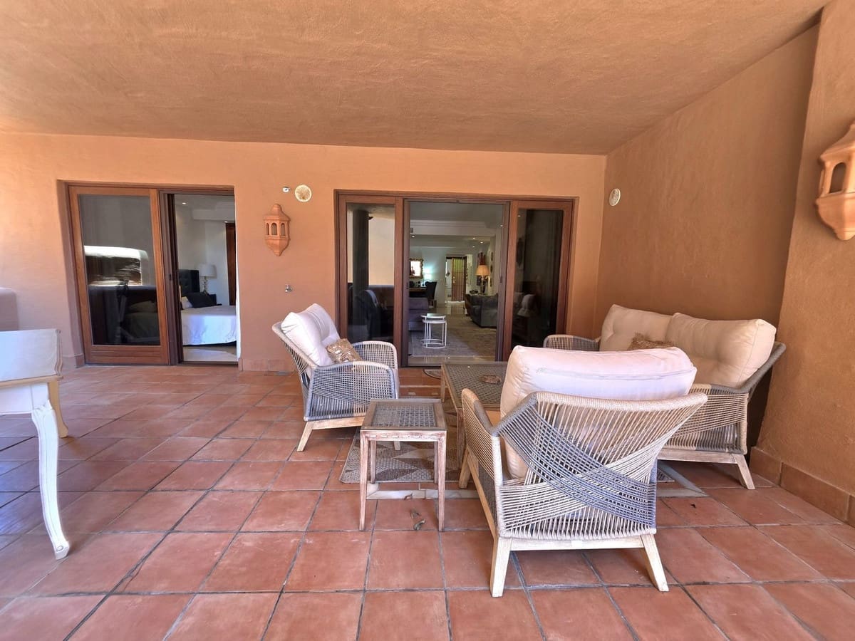 3 quarto Apartamento para venda em New Golden Mile com piscina garagem - 825 000 € (Ref: 9906708)