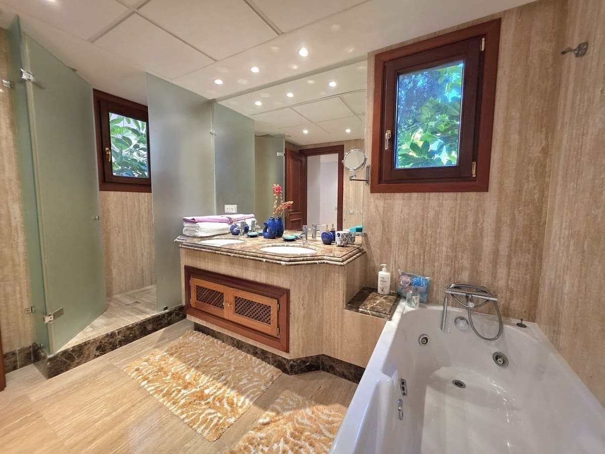 3 quarto Apartamento para venda em New Golden Mile com piscina garagem - 825 000 € (Ref: 9906708)