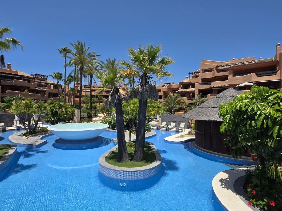 3 quarto Apartamento para venda em New Golden Mile com piscina garagem - 825 000 € (Ref: 9906708)