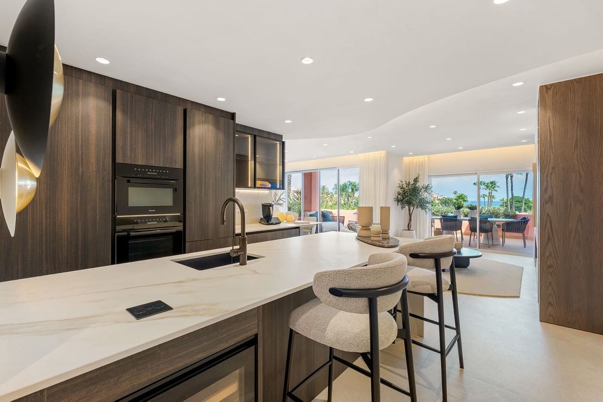 3 bedroom Apartment for sale in New Golden Mile with pool garage - € 2,395,000 (Ref: 9935048)
