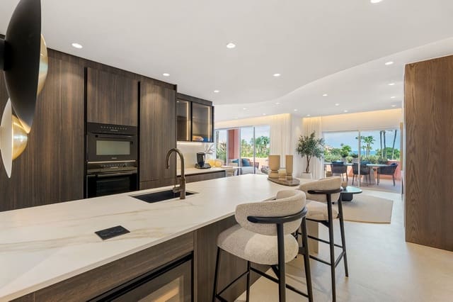 3 Zimmer Apartment zu verkaufen in New Golden Mile, Estepona mit Pool Garage - 2.395.000 € (Ref: 9935048)