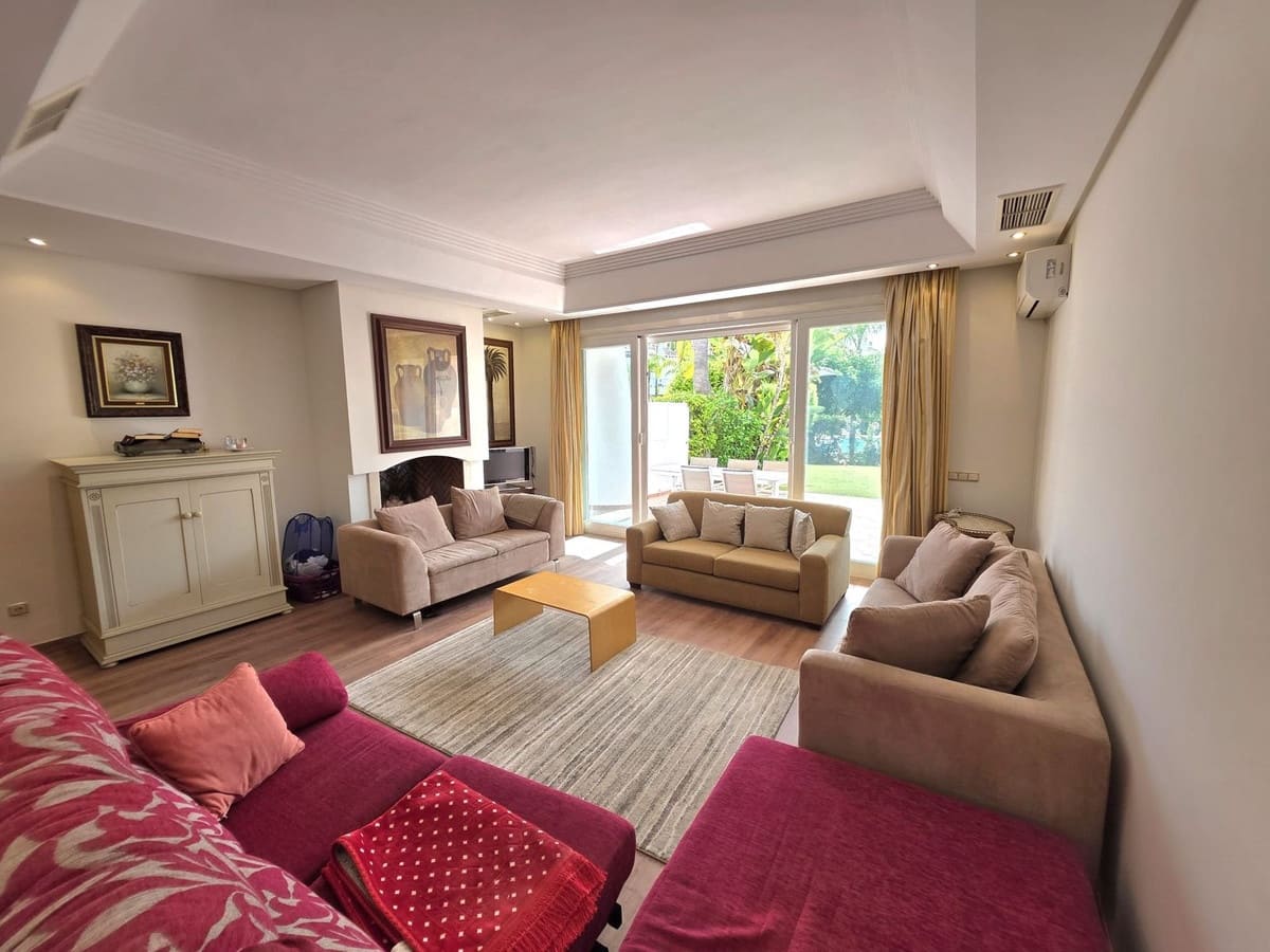 3 bedroom Townhouse for sale in Estepona with pool garage - € 1,295,000 (Ref: 9972309)