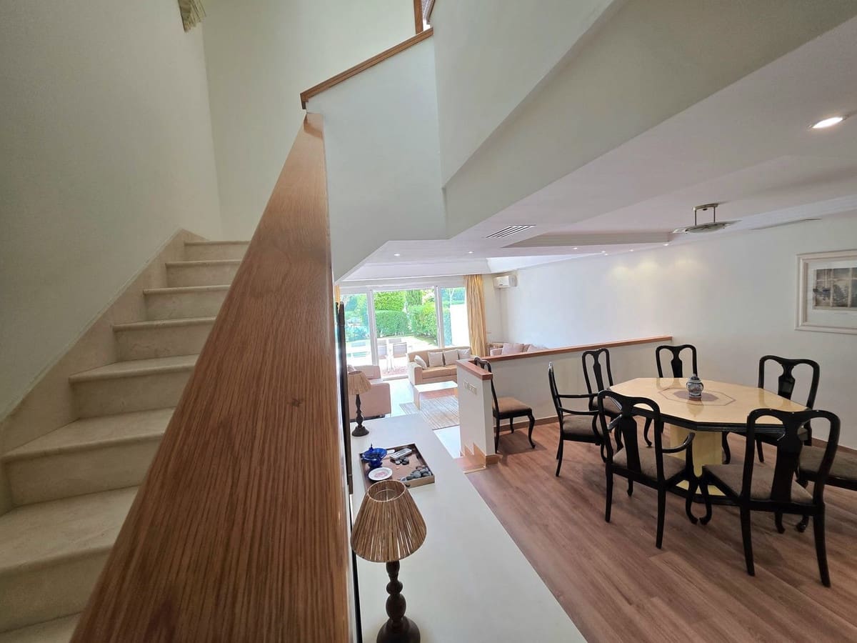 3 bedroom Townhouse for sale in Estepona with pool garage - € 1,295,000 (Ref: 9972309)