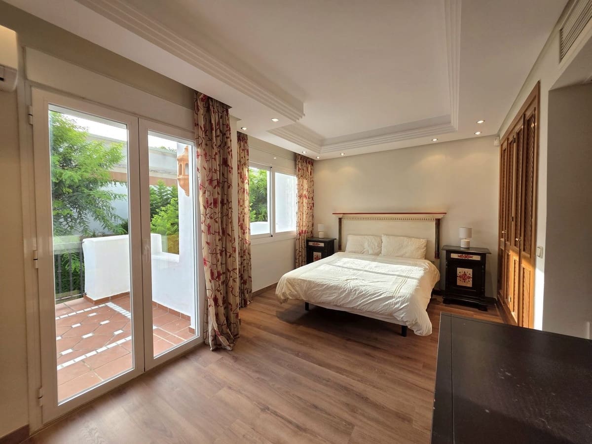 3 bedroom Townhouse for sale in Estepona with pool garage - € 1,295,000 (Ref: 9972309)