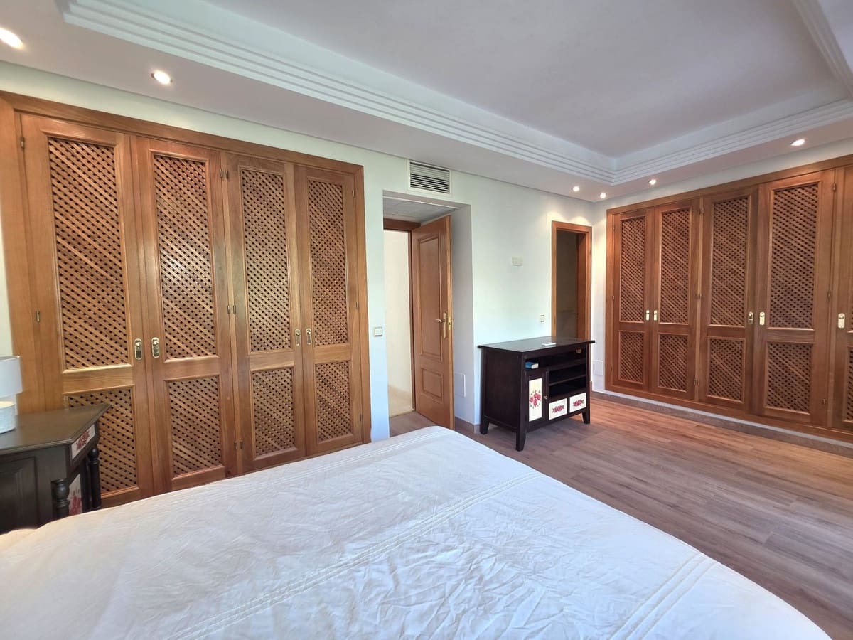 3 bedroom Townhouse for sale in Estepona with pool garage - € 1,295,000 (Ref: 9972309)
