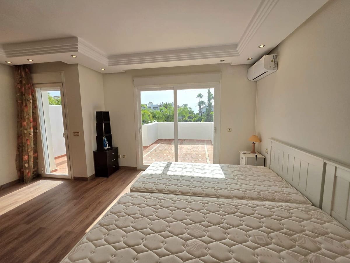3 bedroom Townhouse for sale in Estepona with pool garage - € 1,295,000 (Ref: 9972309)