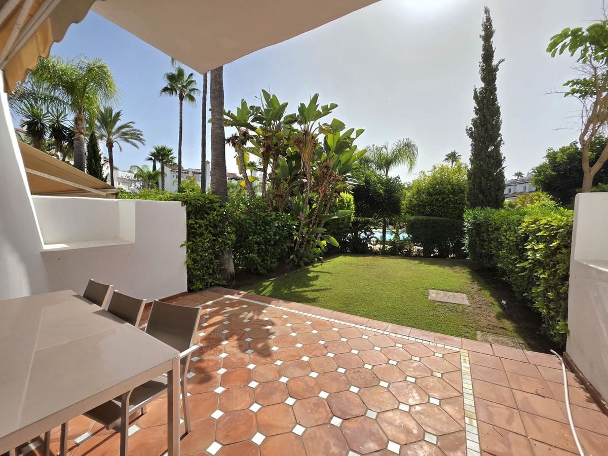 3 bedroom Townhouse for sale in Estepona with pool garage - € 1,295,000 (Ref: 9972309)
