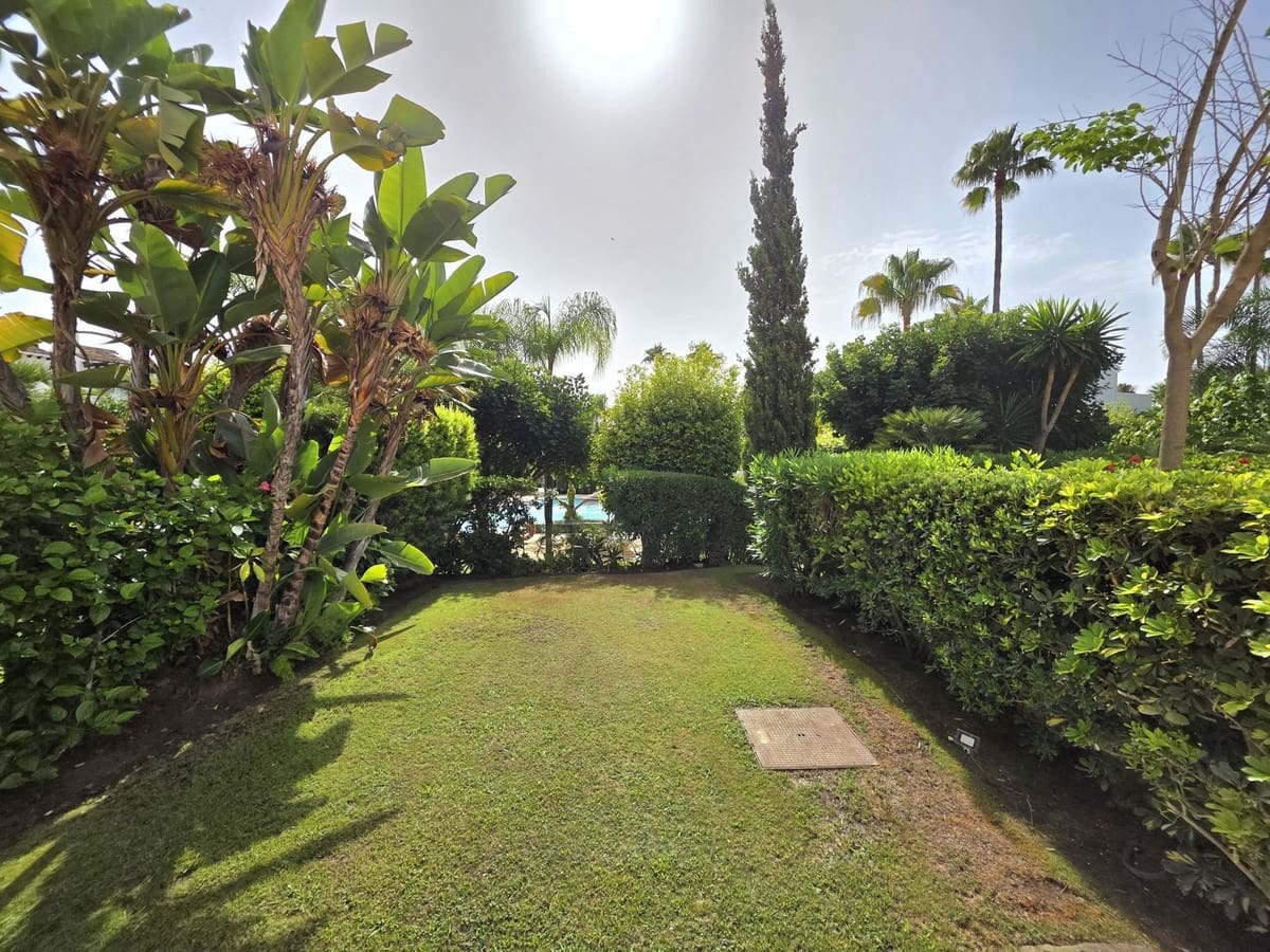 3 bedroom Townhouse for sale in Estepona with pool garage - € 1,295,000 (Ref: 9972309)