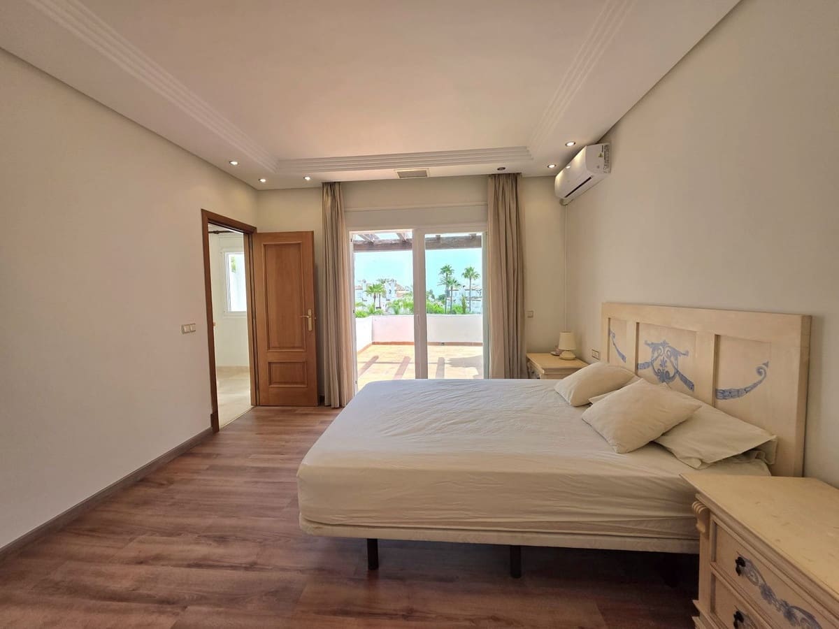 3 sovrum Hus till salu i Estepona med pool garage - 1 295 000 € (Ref: 9972309)