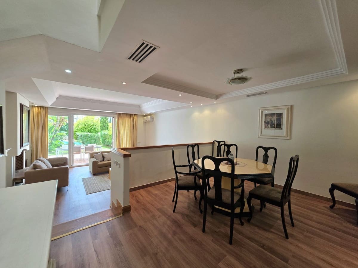 3 sovrum Hus till salu i Estepona med pool garage - 1 295 000 € (Ref: 9972309)