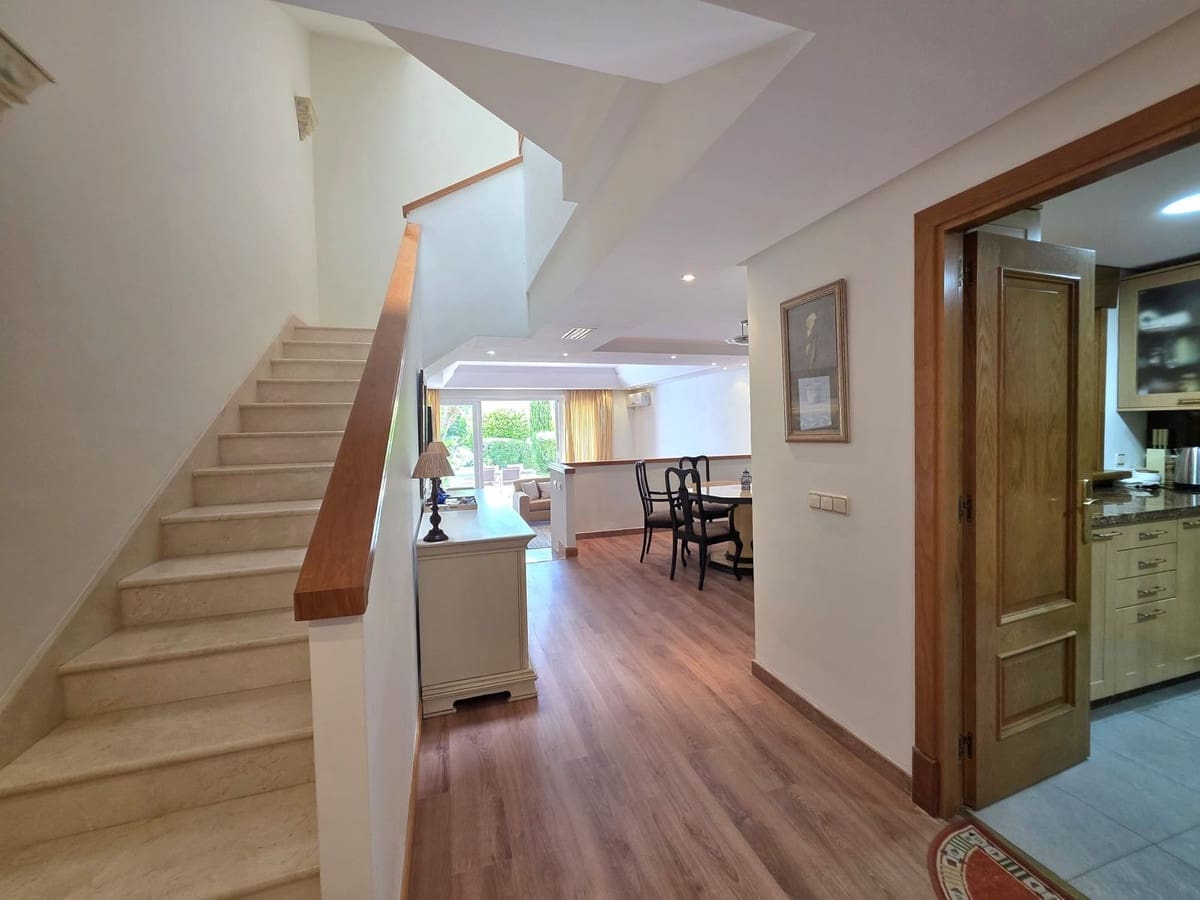 3 sovrum Hus till salu i Estepona med pool garage - 1 295 000 € (Ref: 9972309)