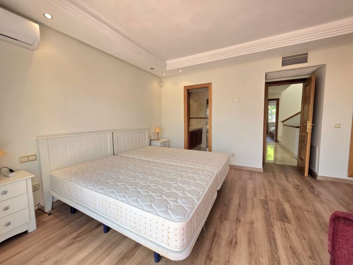 3 sovrum Hus till salu i Estepona med pool garage - 1 295 000 € (Ref: 9972309)