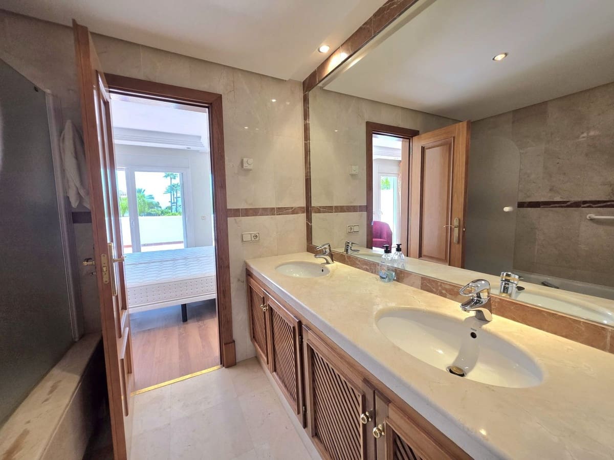 3 sovrum Hus till salu i Estepona med pool garage - 1 295 000 € (Ref: 9972309)