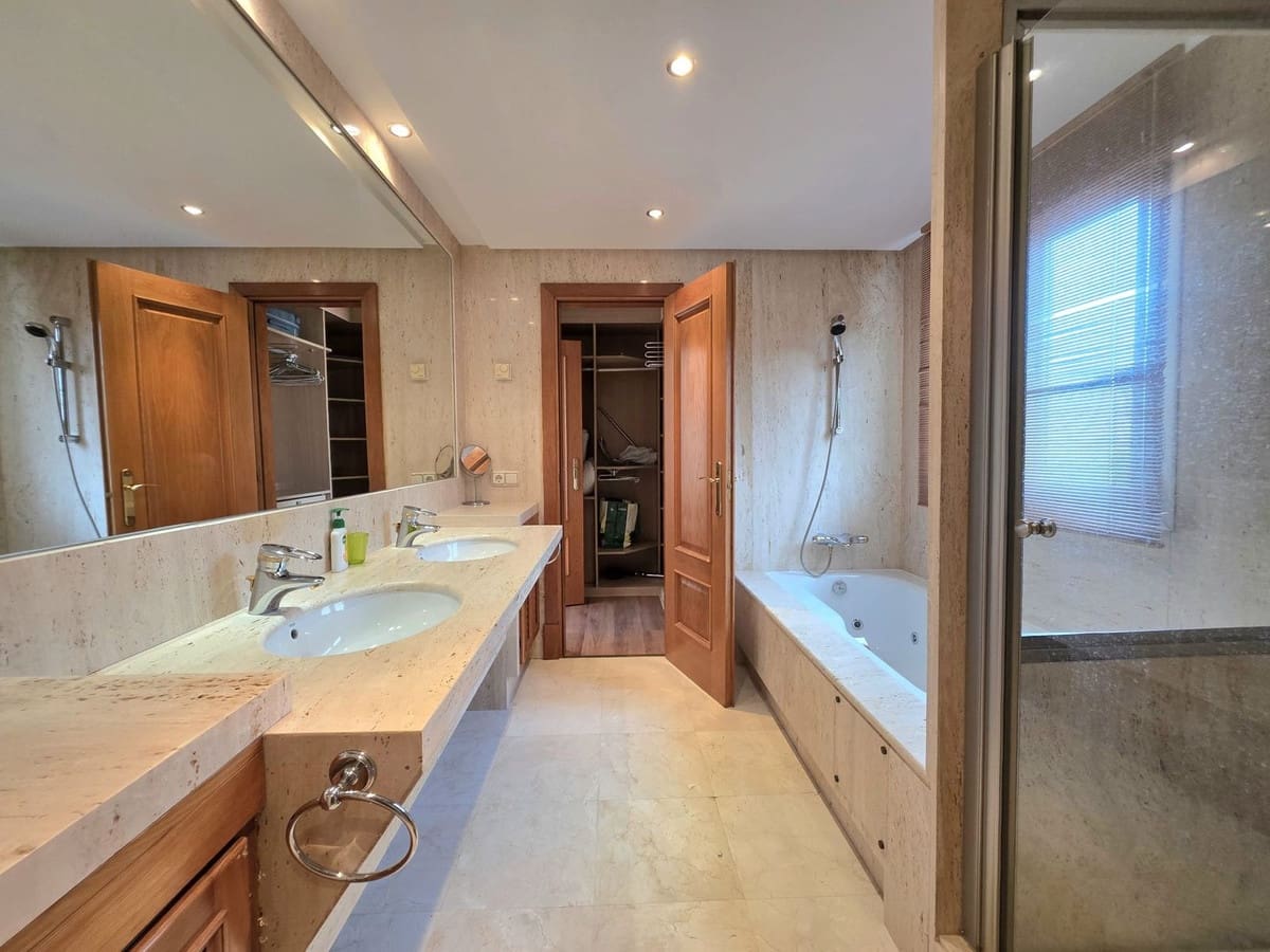 3 sovrum Hus till salu i Estepona med pool garage - 1 295 000 € (Ref: 9972309)