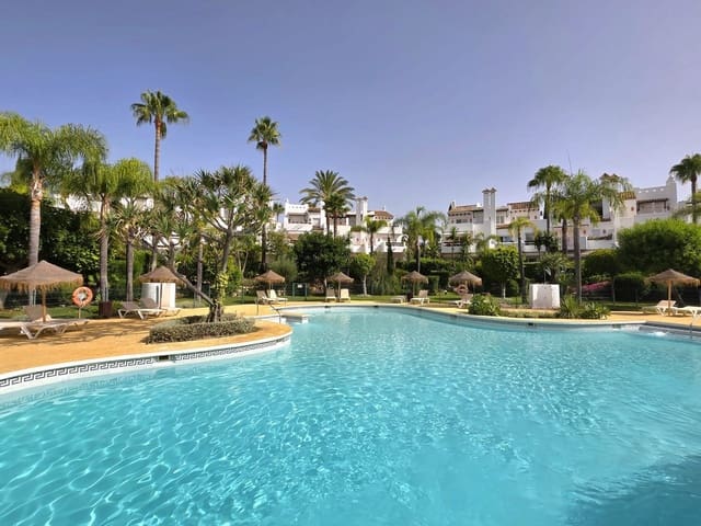 Casa de 3 habitaciones en Costalita, Estepona en venta con piscina garaje - 1.295.000 € (Ref: 9972309)