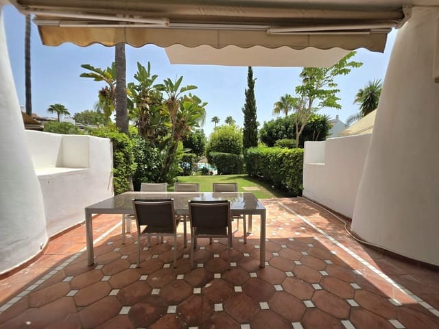 Casa de 3 habitaciones en Costalita, Estepona en venta con piscina garaje - 1.295.000 € (Ref: 9972309)