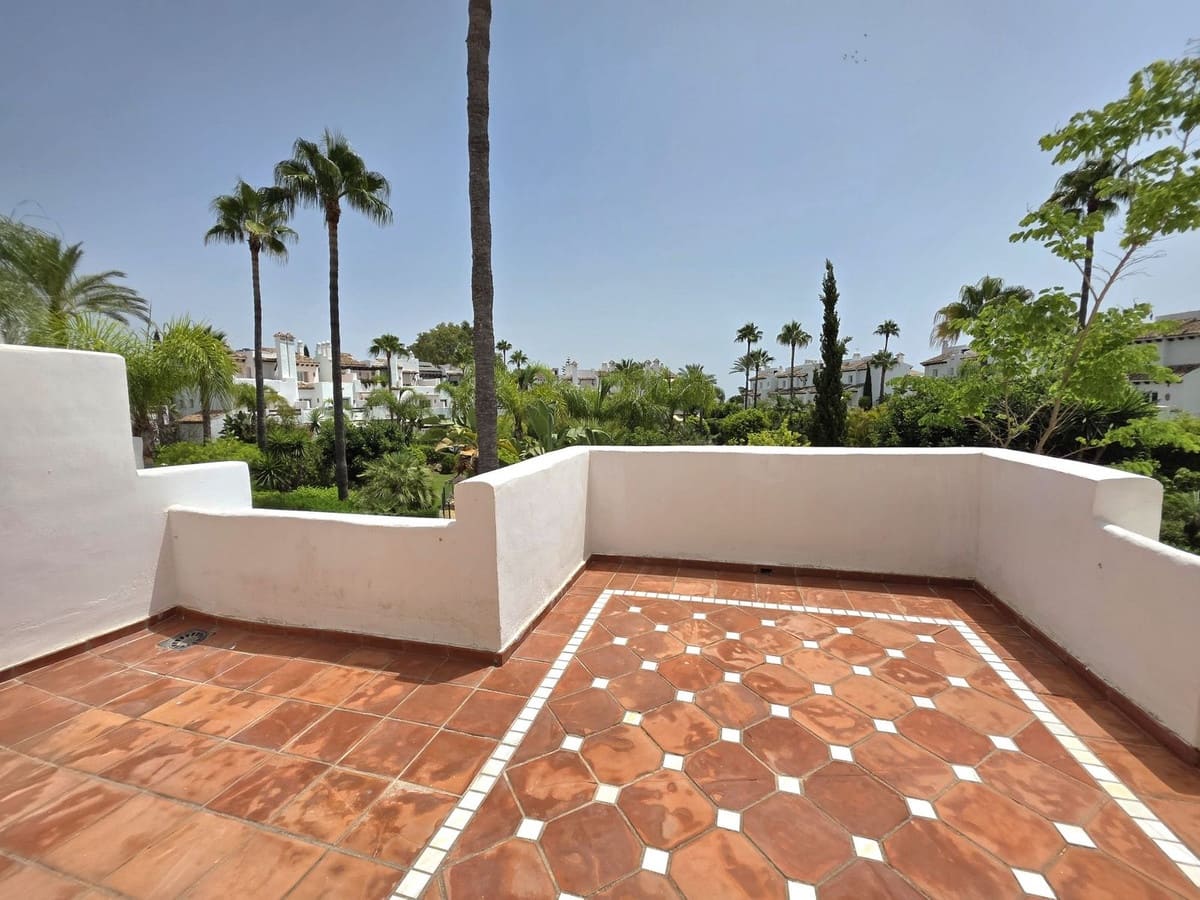 3 sovrum Hus till salu i Estepona med pool garage - 1 295 000 € (Ref: 9972309)