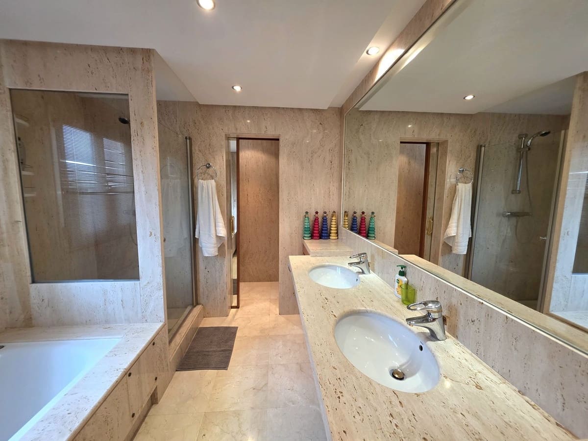 3 sovrum Hus till salu i Estepona med pool garage - 1 295 000 € (Ref: 9972309)