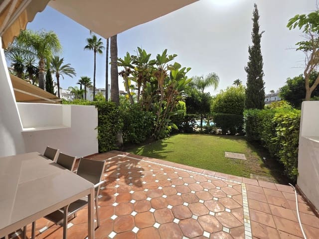 Casa de 3 habitaciones en Costalita, Estepona en venta con piscina garaje - 1.295.000 € (Ref: 9972309)