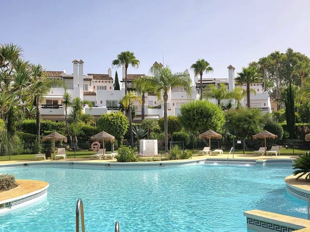 Casa de 3 habitaciones en Costalita, Estepona en venta con piscina garaje - 1.295.000 € (Ref: 9972309)