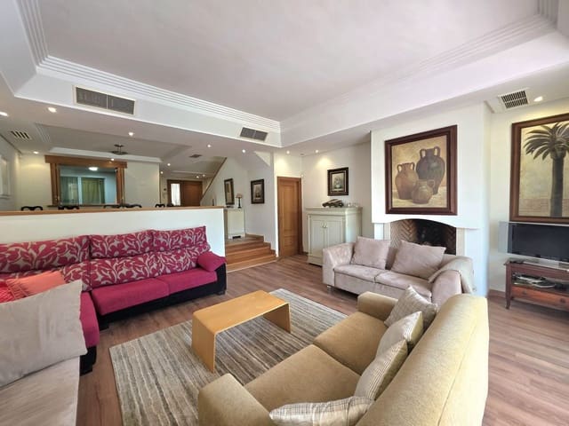 Casa de 3 habitaciones en Costalita, Estepona en venta con piscina garaje - 1.295.000 € (Ref: 9972309)