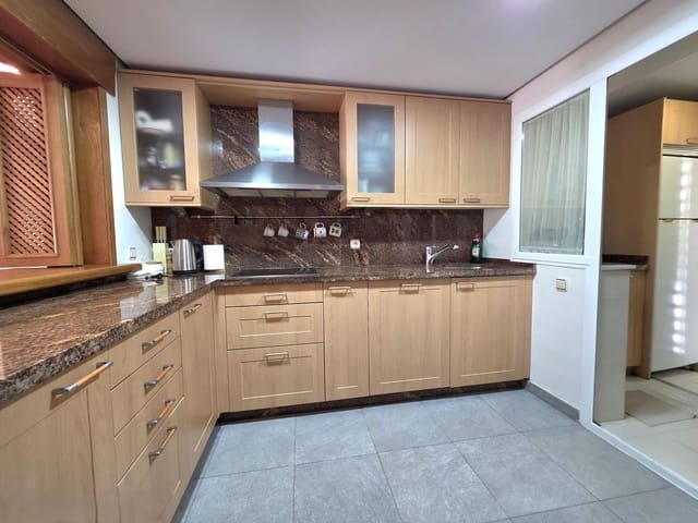 Casa de 3 habitaciones en Costalita, Estepona en venta con piscina garaje - 1.295.000 € (Ref: 9972309)