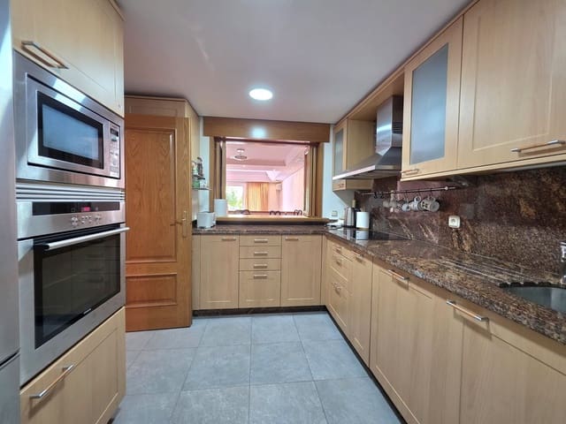 Casa de 3 habitaciones en Costalita, Estepona en venta con piscina garaje - 1.295.000 € (Ref: 9972309)