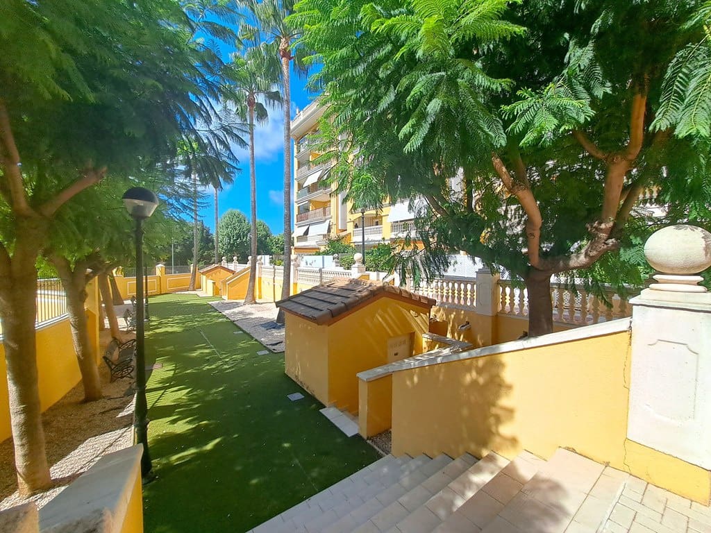 3 soveværelse Lejlighed til salg i Denia med swimmingpool garage - € 465.000 (Ref: 10002445)