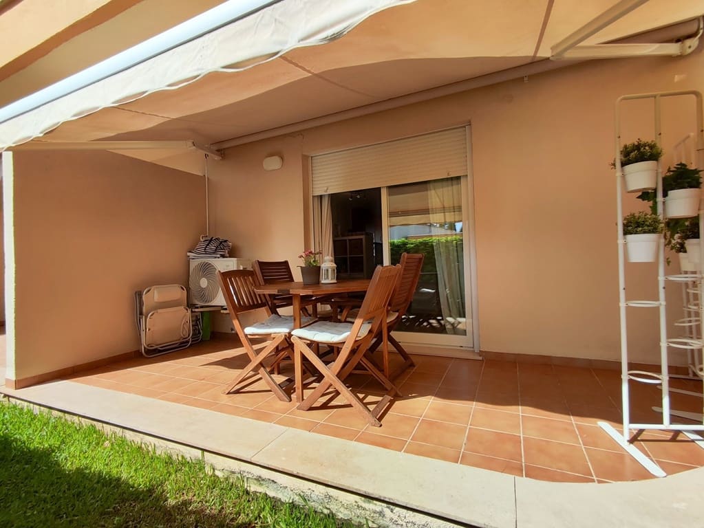 1 bedroom Beach Apartment for sale in Denia with pool garage - € 199,500 (Ref: 10043482)