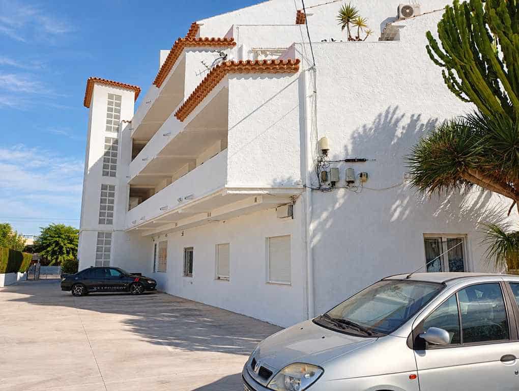 1 bedroom Beach Apartment for sale in Denia with garage - € 160,000 (Ref: 10106546)