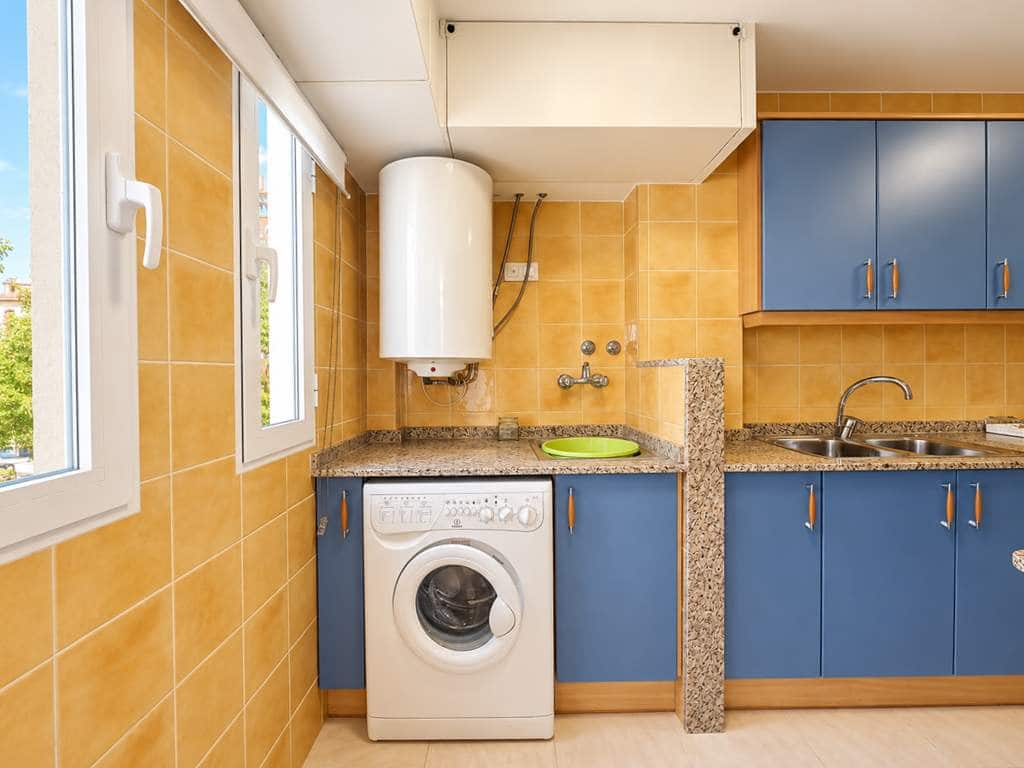 2 bedroom Beach Apartment for sale in Denia with pool garage - € 280,000 (Ref: 10150557)
