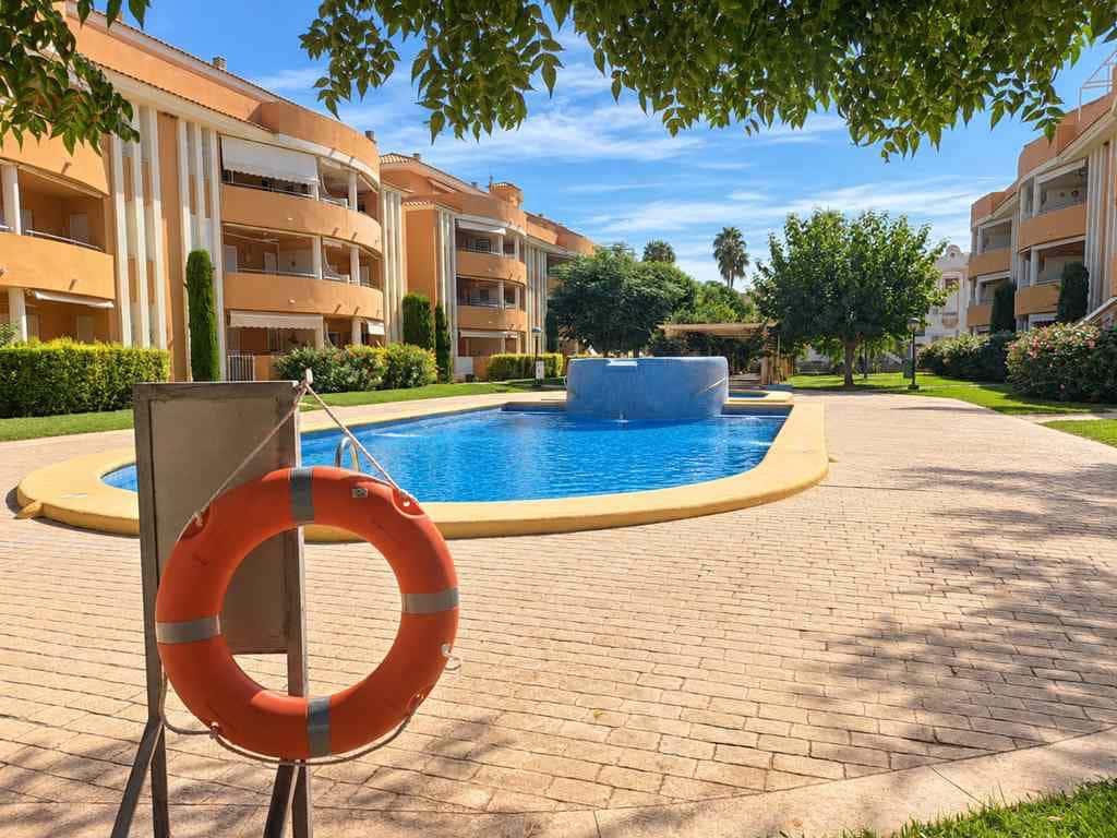 2 bedroom Beach Apartment for sale in Denia with pool garage - € 280,000 (Ref: 10150557)