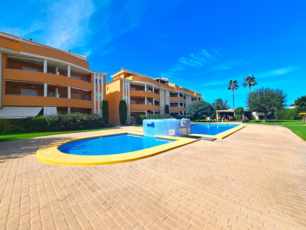 2 bedroom Beach Apartment for sale in Denia with pool garage - € 280,000 (Ref: 10150557)
