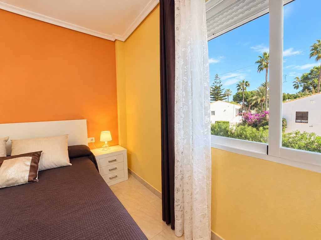 2 bedroom Beach Apartment for sale in Denia with pool garage - € 280,000 (Ref: 10150557)