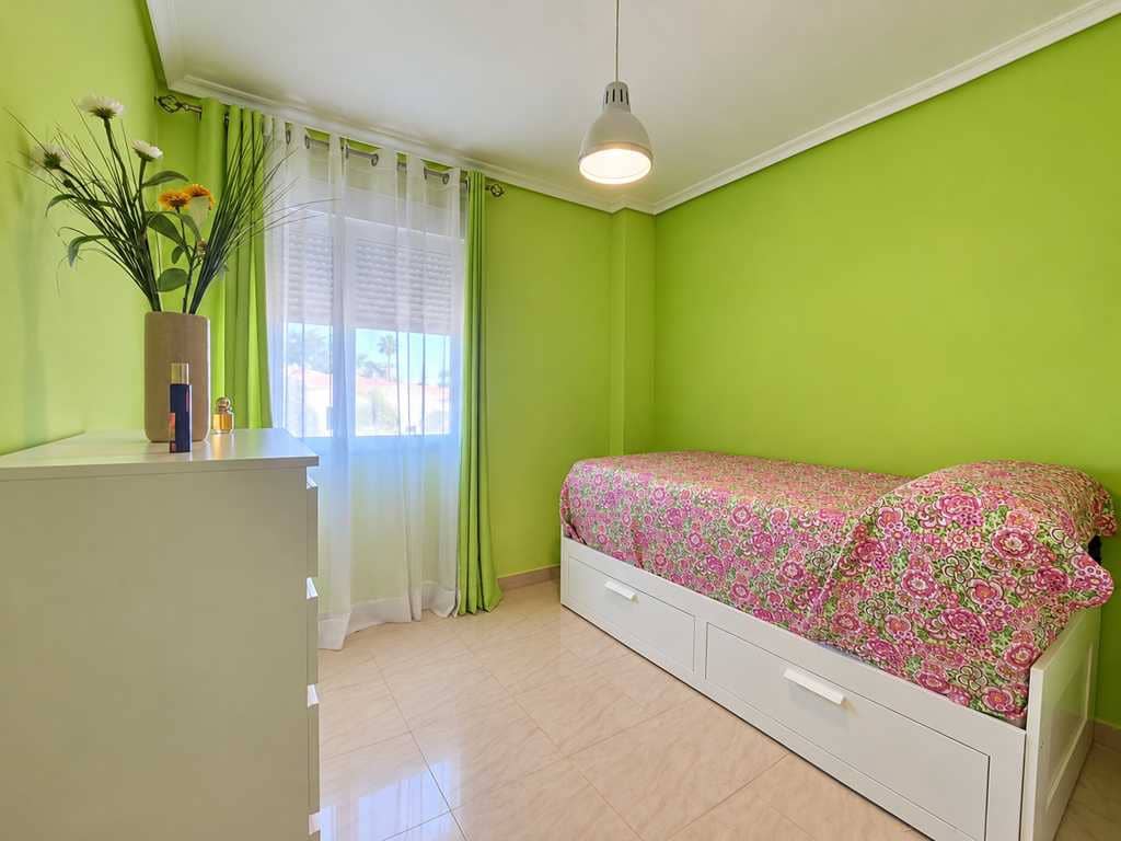 2 bedroom Beach Apartment for sale in Denia with pool garage - € 280,000 (Ref: 10150557)