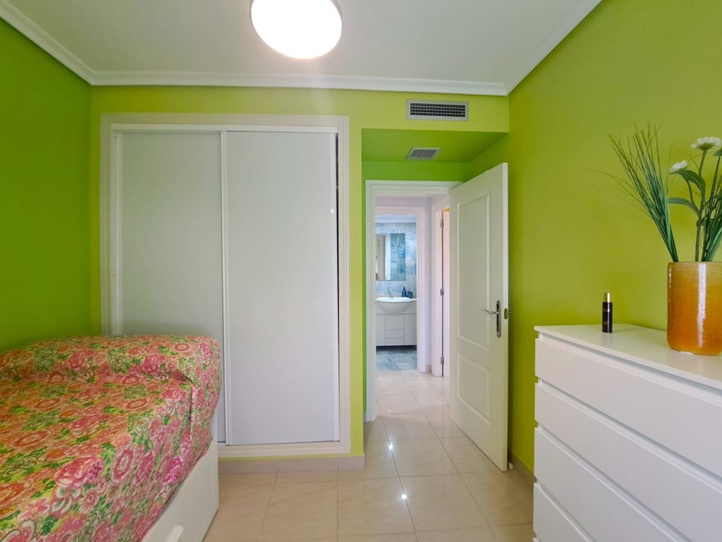 2 bedroom Beach Apartment for sale in Denia with pool garage - € 280,000 (Ref: 10150557)