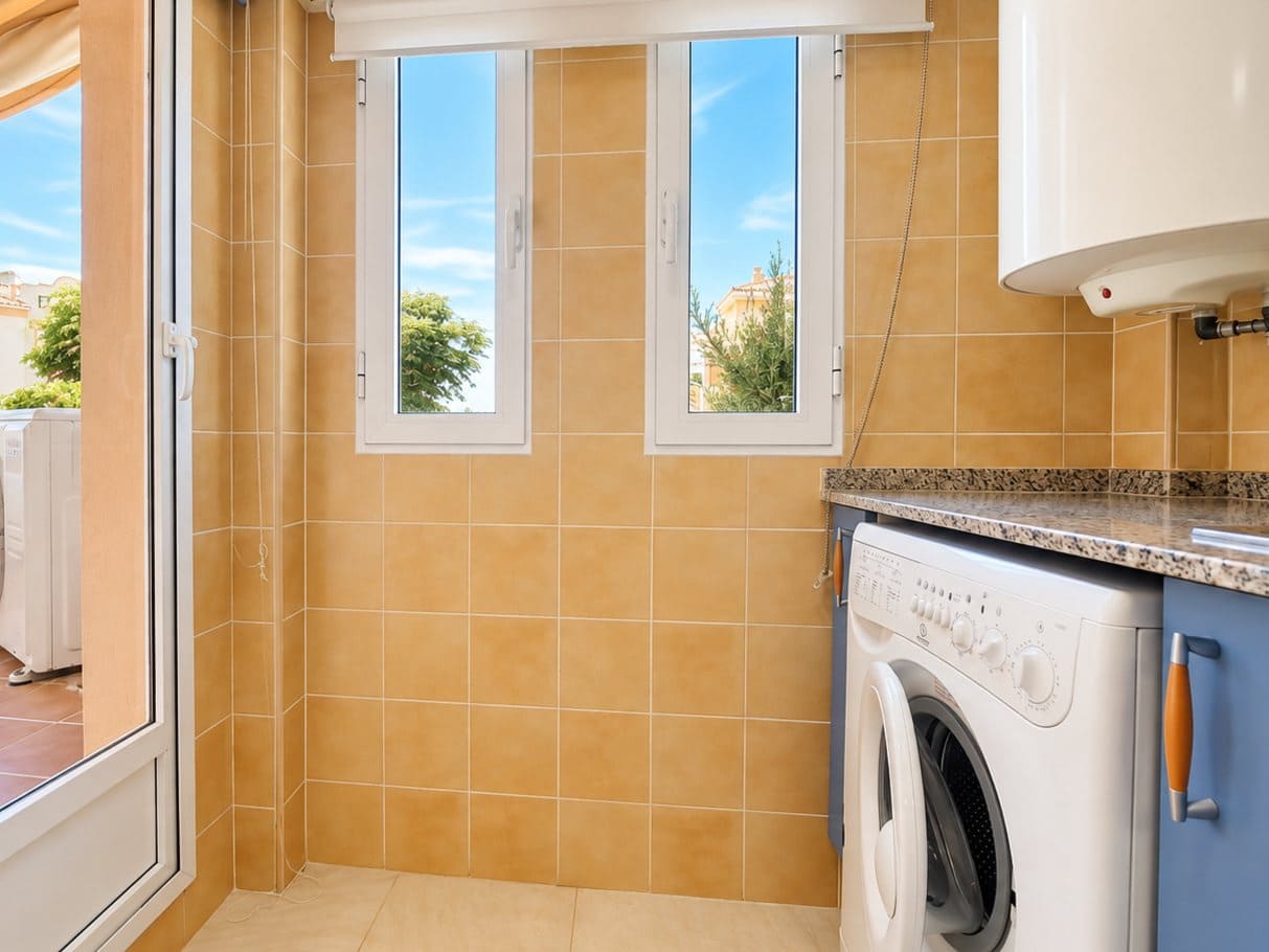 2 bedroom Beach Apartment for sale in Denia with pool garage - € 280,000 (Ref: 10150557)