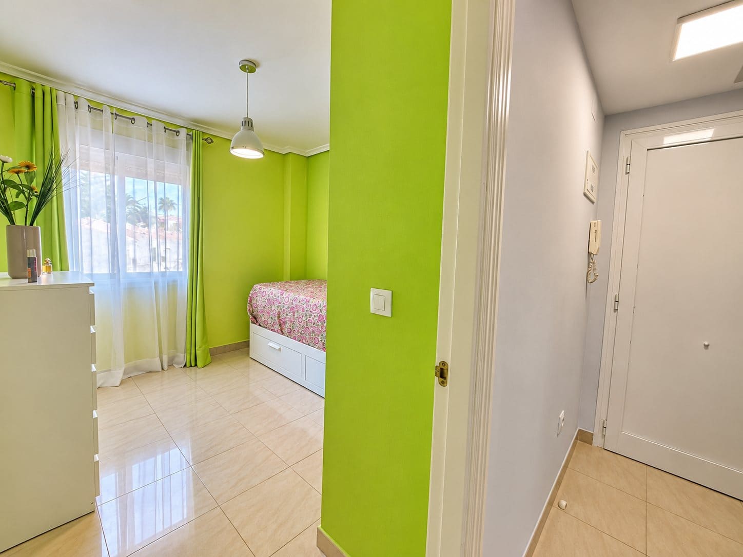 2 bedroom Beach Apartment for sale in Denia with pool garage - € 280,000 (Ref: 10150557)